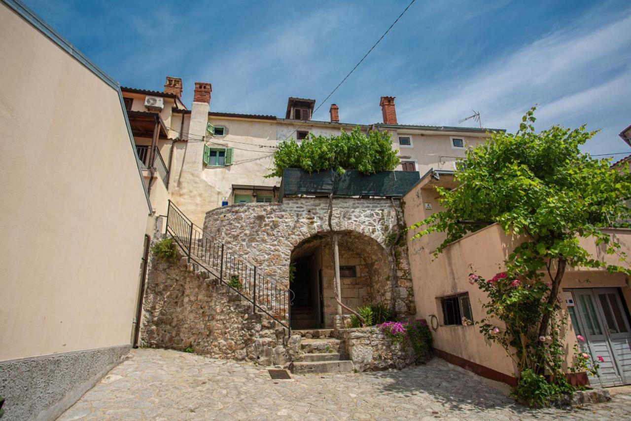 Parona Holiday Home Vrbnik Exterior photo