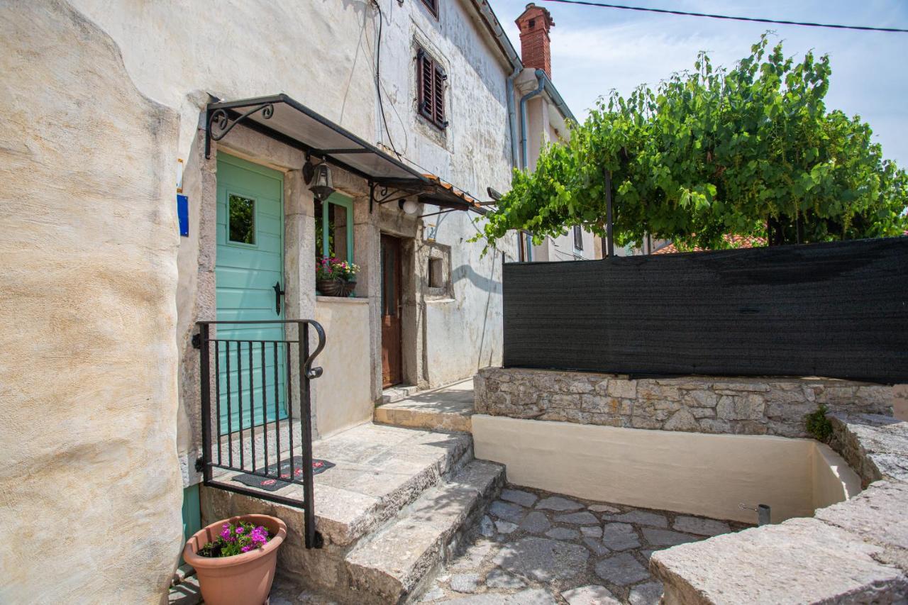 Parona Holiday Home Vrbnik Exterior photo