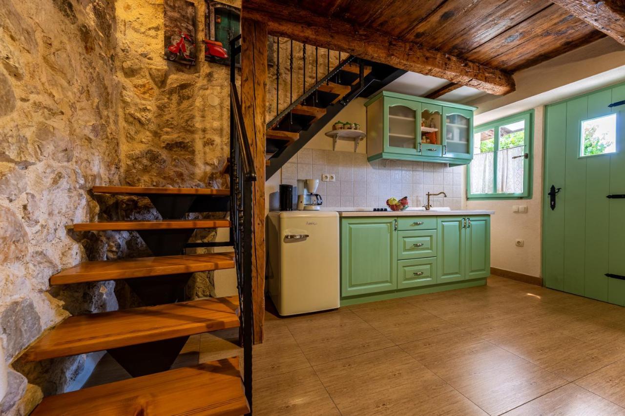 Parona Holiday Home Vrbnik Exterior photo