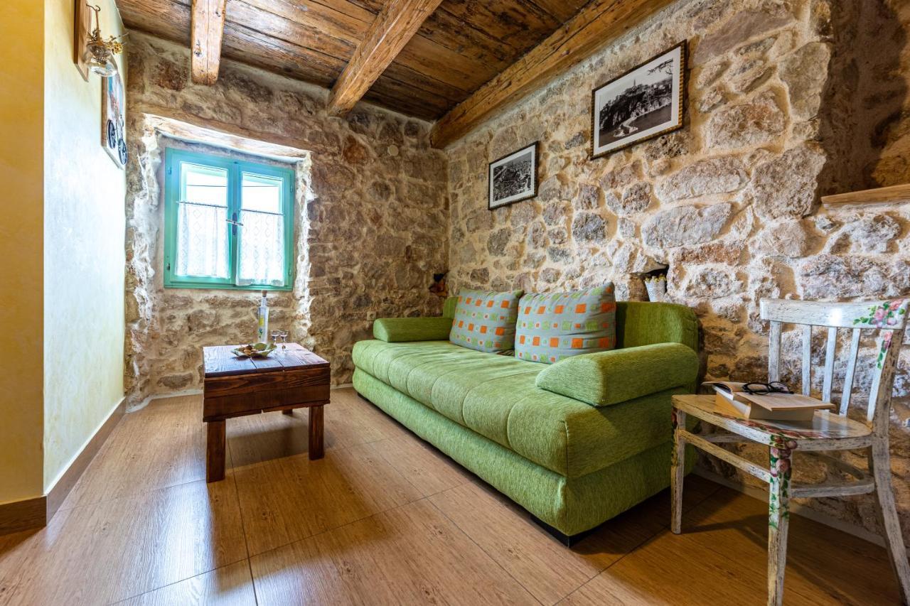 Parona Holiday Home Vrbnik Exterior photo