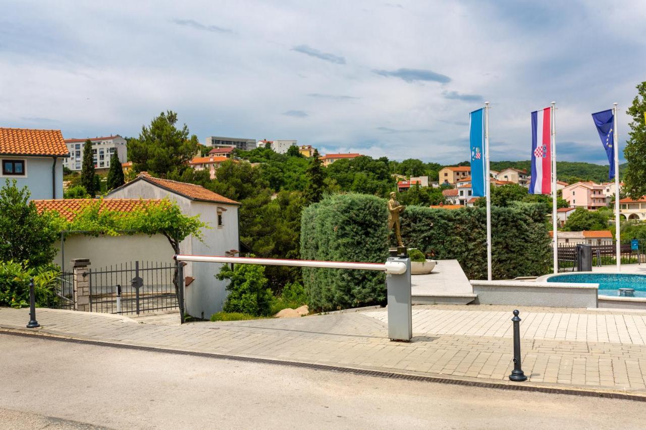 Parona Holiday Home Vrbnik Exterior photo